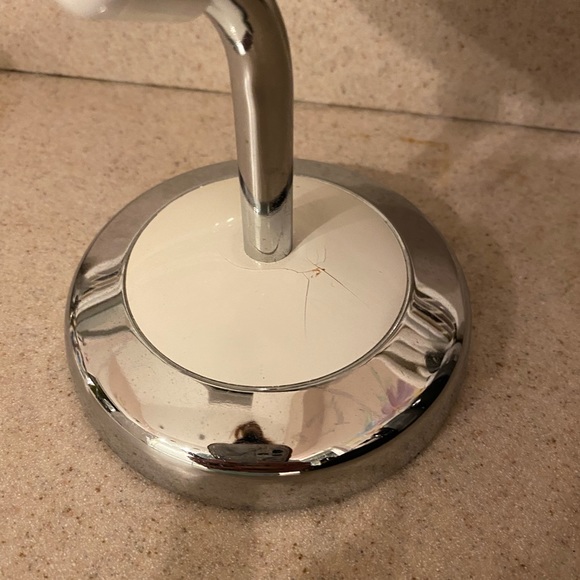 White & Silver Portable LED Makeup Mirror - Picture 11 of 11